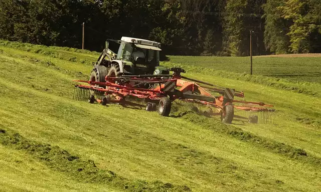 Nowoczesne maszyny rolnicze - wybór sprzętu do gospodarstwa